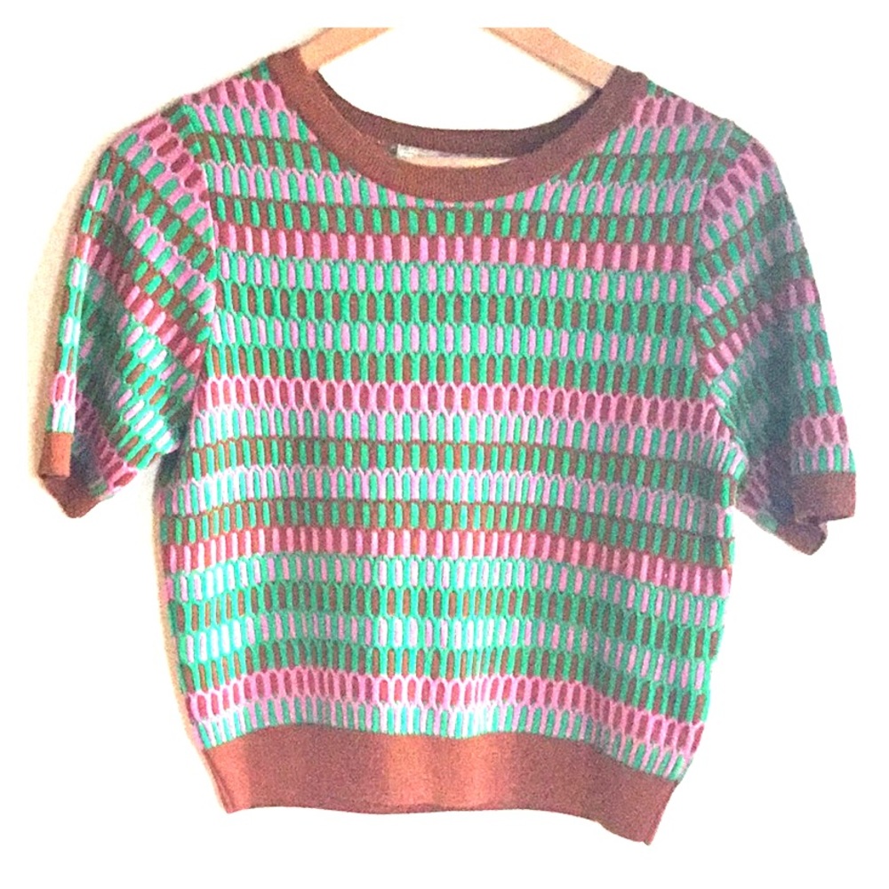 Short sleeve sweater shirt